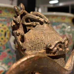 Une figure de Weituo en bronze laqué et doré, Chine, Ming — photo 14