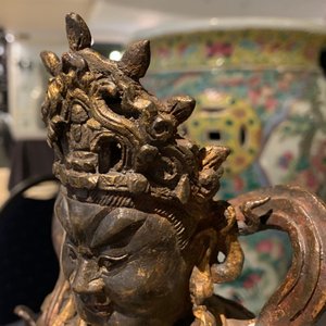 Une figure de Weituo en bronze laqué et doré, Chine, Ming — photo 18