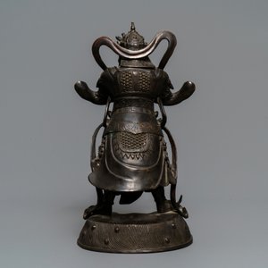 Une figure de Weituo en bronze laqué et doré, Chine, Ming — photo 5