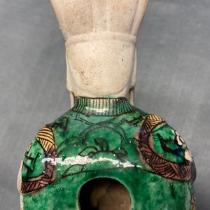 Une figure de Wenchang Wang en biscuit émaillé vert, Kangxi — photo 13