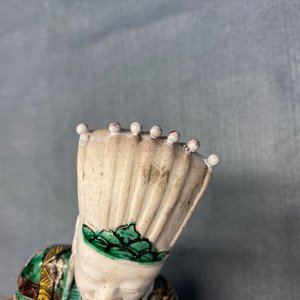 Une figure de Wenchang Wang en biscuit émaillé vert, Kangxi — photo 8