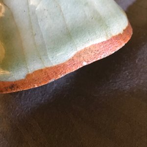 Une figure de Zhenwu en biscuit et porcelaine céladon de Longquan, Chine, Ming — photo 10
