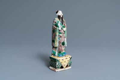 Une figure de Zhongli Quan en biscuit émaillé vert, Chine, Kangxi