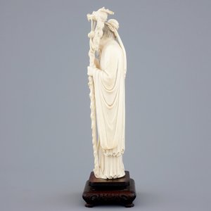 Une figure de Zhongli Quan en ivoire sur socle sculpté, Chine, fin du 19ème — photo 3