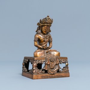 Une figure du Bouddha Amitayus en bronze doré, Chine, Qianlong, datée 1770 — photo 1