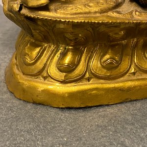 Une figure du Bouddha en cuivre doré, Sino-Tibet, 18/19ème — photo 18