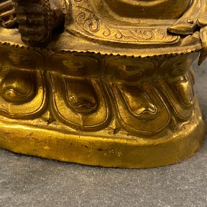 Une figure du Bouddha en cuivre doré, Sino-Tibet, 18/19ème — photo 19