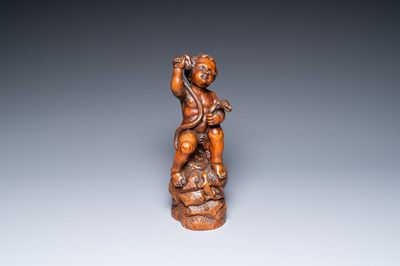 Une figure du jeune Hercule en buis sculpté, Flandres, probablement Anvers, 17ème