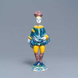 Une figure d'un acteur à tête ammovible en faïence polychrome de Delft, 1er quart du 18ème — photo 2