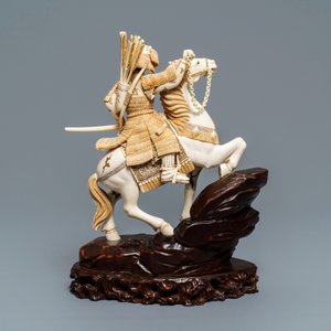 Une figure d'un cavalier en ivoire sculpté, Japon, 1ère moitié du 20ème — photo 4