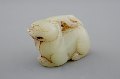 Une figure d'un cerf en jade céladon sculpté, Chine, 18/19ème