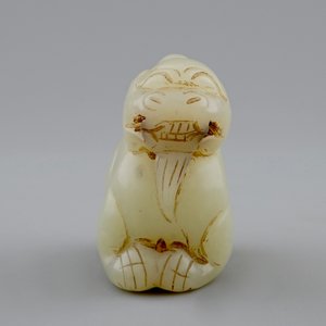 Une figure d'un cerf en jade céladon sculpté, Chine, 18/19ème — photo 3