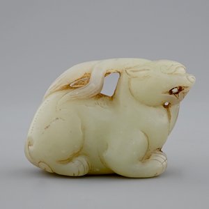 Une figure d'un cerf en jade céladon sculpté, Chine, 18/19ème — photo 4