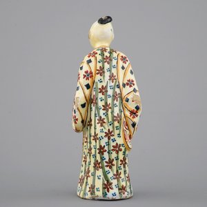 Une figure d'un chinois en fond jaune, faïence polychrome de Delft, 18ème — photo 3