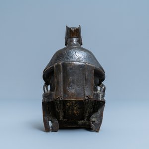Une figure d'un dignitaire en bronze, Chine, 17/18ème — photo 4