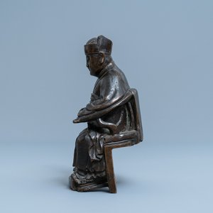 Une figure d'un dignitaire en bronze, Chine, 17/18ème — photo 5