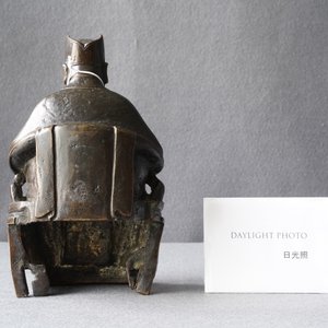 Une figure d'un dignitaire en bronze, Chine, 17/18ème — photo 9