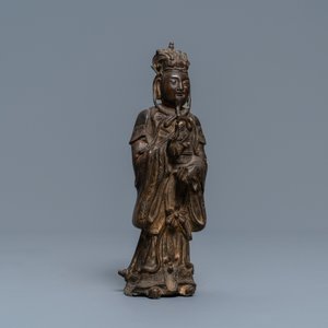 Une figure d'un dignitaire en bronze, Chine, Ming — photo 2