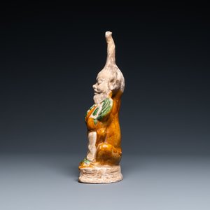 Une figure d'un esprit de la terre en terre cuite émaillé sancai, Chine, Tang — photo 5