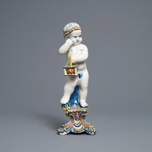 Une figure d'un garçon ou allégorie de l'hiver en faïence de Delft polychrome, 18ème — photo 2