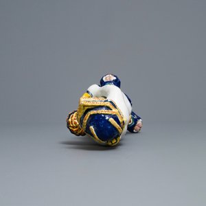 Une figure d'un garçon ou allégorie du printemps en faïence de Delft polychrome, 18ème — photo 7