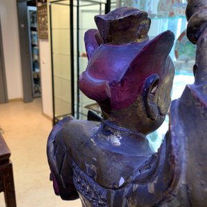 Une figure d'un gardien en bois sculpté et doré, Chine, 17/18ème — photo 14