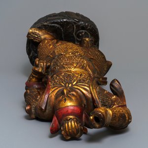 Une figure d'un gardien en bois sculpté et doré, Chine, 17/18ème — photo 6
