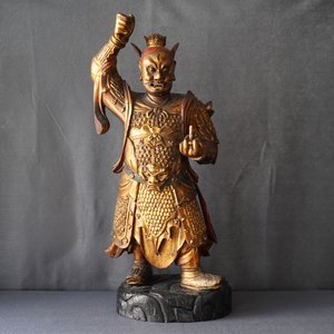 Une figure d'un gardien en bois sculpté et doré, Chine, 17/18ème — photo 9