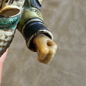 Une figure d'un Guandi en biscuit émaillé verte, Chine, Kangxi — photo 14