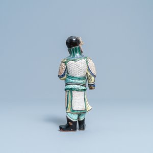 Une figure d'un Guandi en biscuit émaillé verte, Chine, Kangxi — photo 4