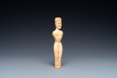Une figure d'un homme en os sculpté, Empire byzantin ou romain d'Orient, 6/10ème