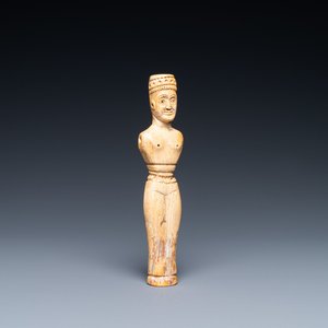 Une figure d'un homme en os sculpté, Empire byzantin ou romain d'Orient, 6/10ème — photo 1