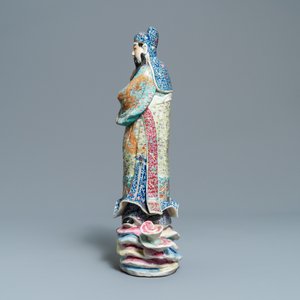 Une figure d'un immortel en porcelaine de Chine famille rose, 19/20ème — photo 2