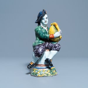 Une figure d'un joueur de cornemuse en faïence de Delft polychrome, 18ème — photo 3