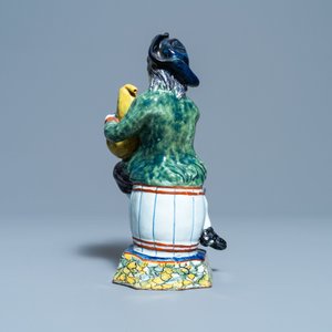 Une figure d'un joueur de cornemuse en faïence de Delft polychrome, 18ème — photo 5
