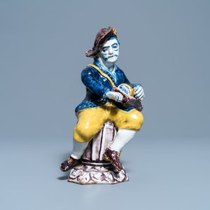Une figure d'un joueur de vielle en faïence de Delft polychrome, 18ème — photo 3