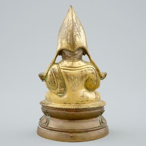 Une figure d'un Lama assis sur un double trône de lotus en bronze doré sino-tibetan, 19ème — photo 4