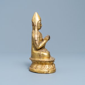 Une figure d'un Lama en bronze doré, Sino-Tibet, Ming — photo 3