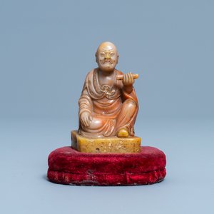 Une figure d'un Luohan en pierre de Shoushan signée Yu Xuan, Chine, 17/18ème — photo 7