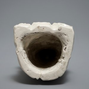 Une figure d'un Luohan en porcelaine blanc de Chine de Dehua, 19ème — photo 5