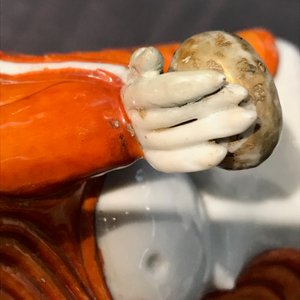 Une figure d'un Luohan en porcelaine de Chine rouge de fer, Qianlong — photo 17