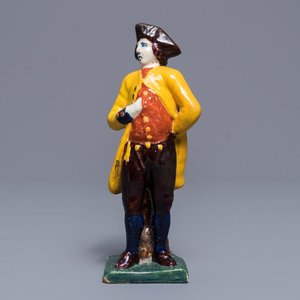 Une figure d'un noble en faïence polychrome de Delft, vers 1800 — photo 1