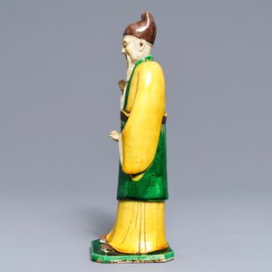 Une figure d'un sage en biscuit émaillé vert, Kangxi — photo 5