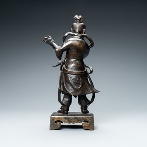 Une figure d'un servant en bronze, Chine, Ming — photo 4