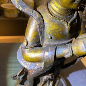 Une figure d'un servant en bronze doré et laqué, Chine, Ming — photo 12