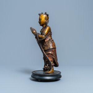 Une figure d'un servant en bronze doré et laqué, Chine, Ming — photo 3