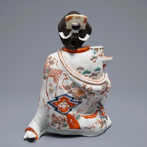 Une figure d'une Bijin avec bougeoir en porcelaine Imari de Japon, Edo, 17/18ème — photo 2