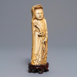 Une figure d'une dame en ivoire sculpté, Chine, Ming — photo 1