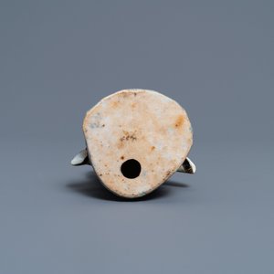Une figure d'une femme assise sur un trône de lotus en porcelaine de Chine famille rose, 19ème — photo 7