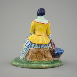 Une figure d'une marchande de poissons en faïence de Delft polychrome, 18ème — photo 4